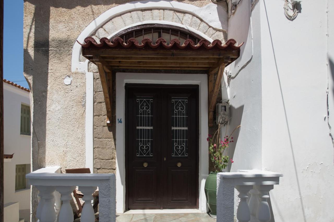 Neoclassical Manor House Poros Town Exterior photo